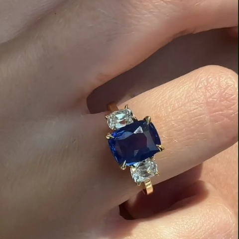 Pavlia Handmade 4CT Cushion Cut Blue Sapphire Engagement Ring