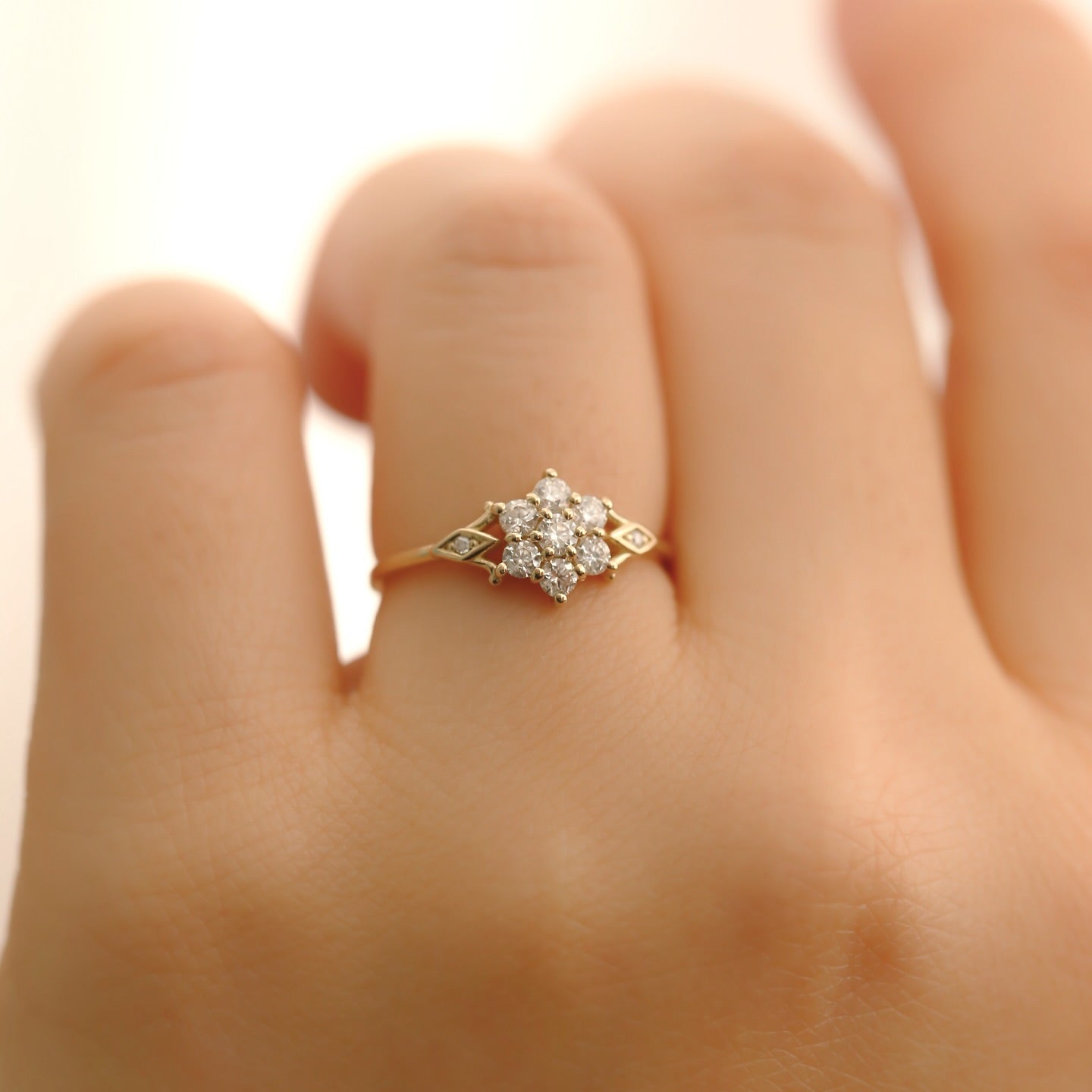 Handmade Gorgeous Round Cut Snowflake Shape Bridal Engagement Ring