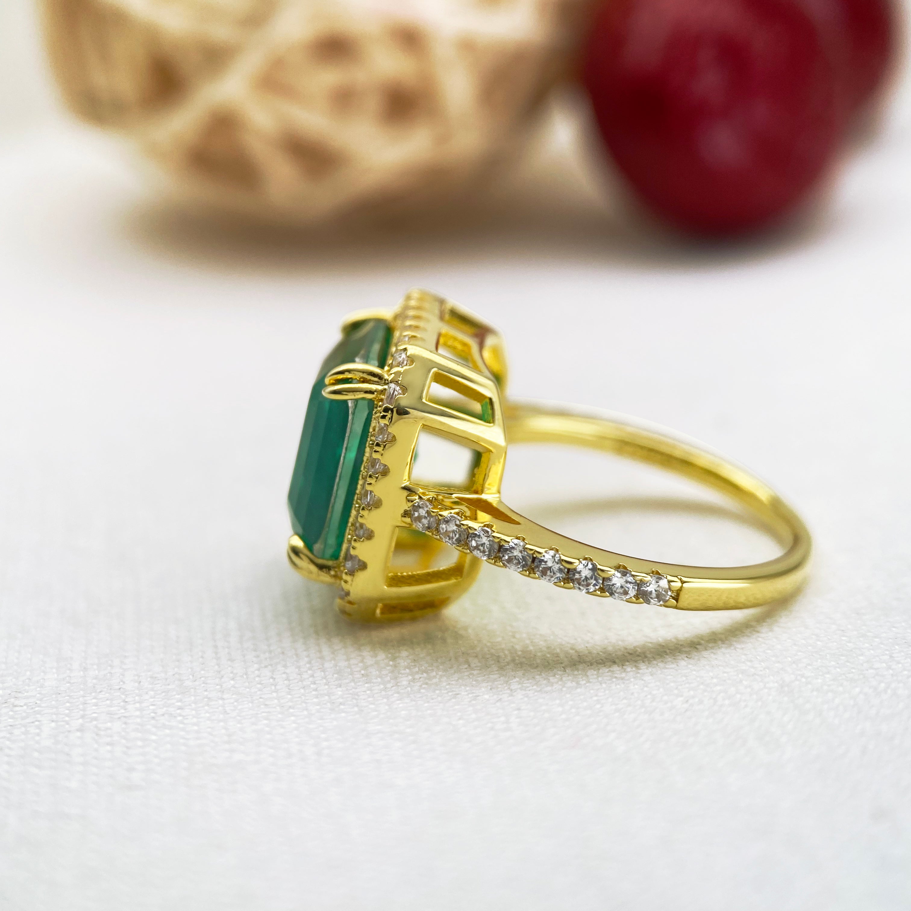 Handmade Elegant 8 CT Radiant Cut Emerald Fashion Rings